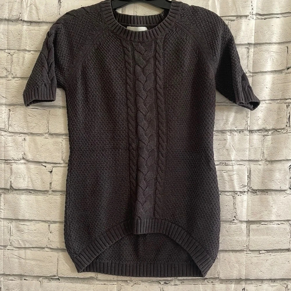 Women’s gray short sleeve sweater small